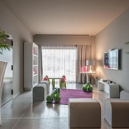 8piuhotel