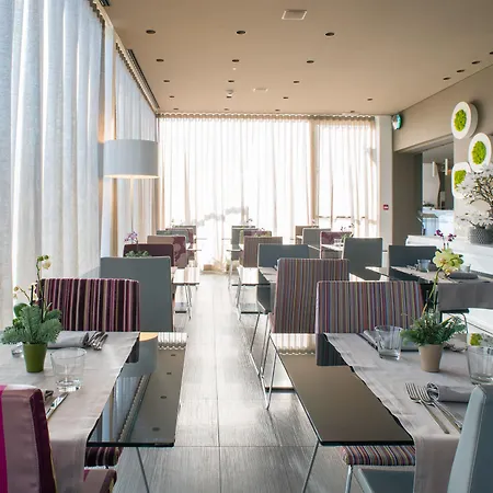 8piuhotel Лечче
