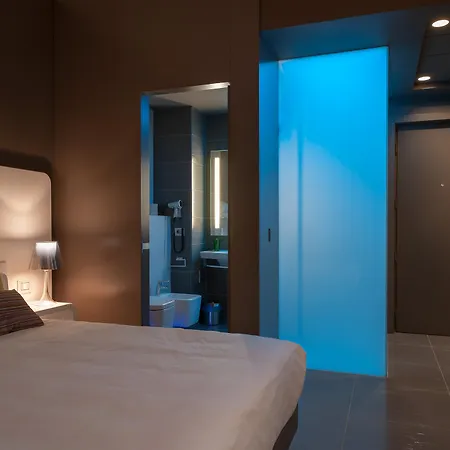 8piuhotel Отель Лечче