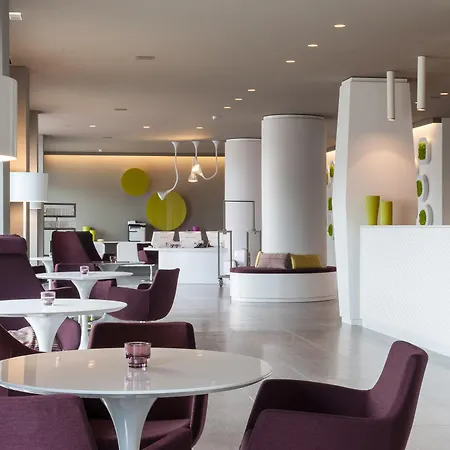 8piuhotel Лечче