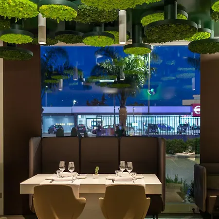 8piuhotel Отель Лечче